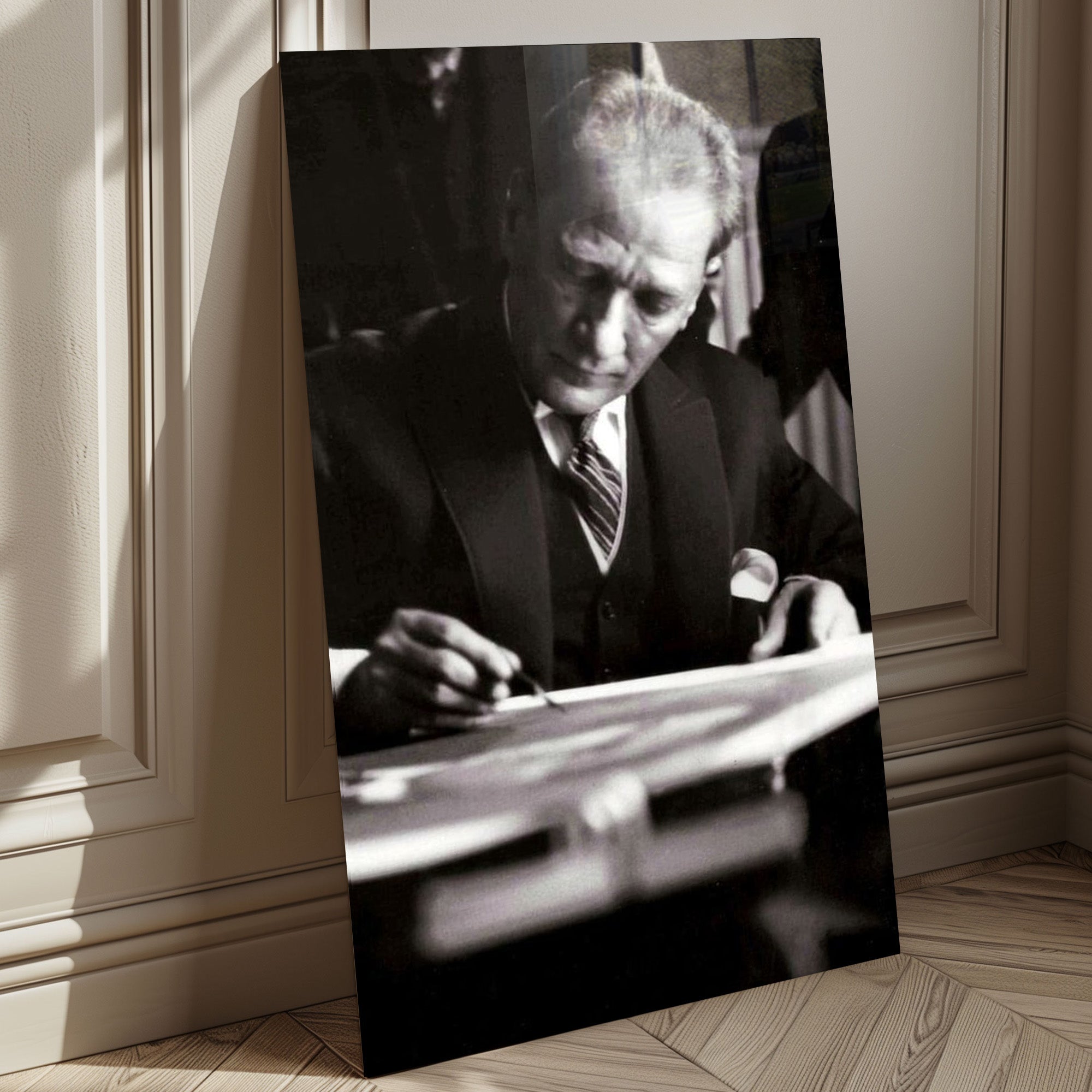 Atatürk Temalı Temperli Cam Duvar Tablosu – Premium UV Baskı, Modern & Şık Dekor