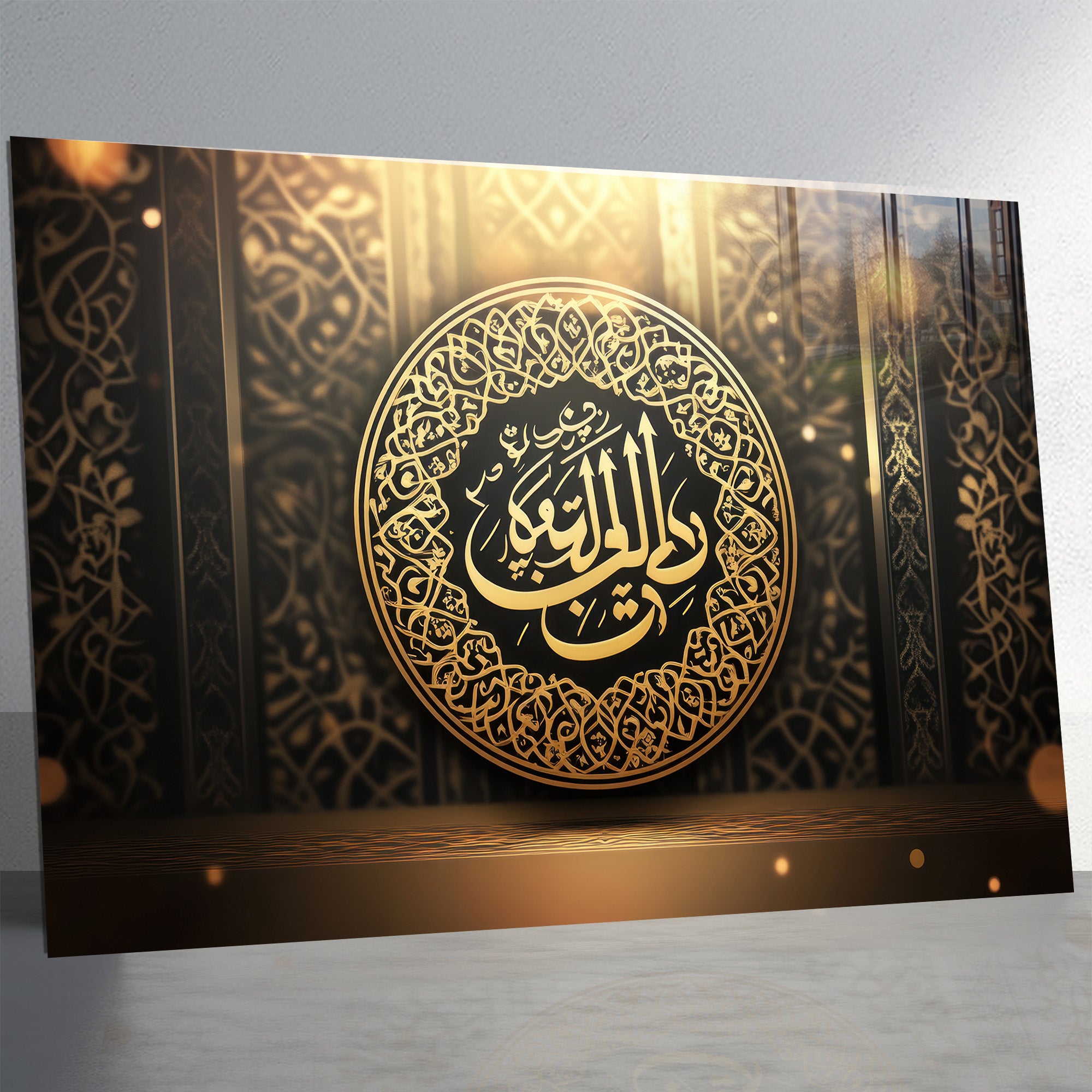 İslami Hat Sanatı Temperli Cam Tablo – “Vel-Vâlideyn” (Anne ve Babaya Hürmet, Nisa 36 / Bakara 83) Siyah & Altın Lüks Dini Dekor