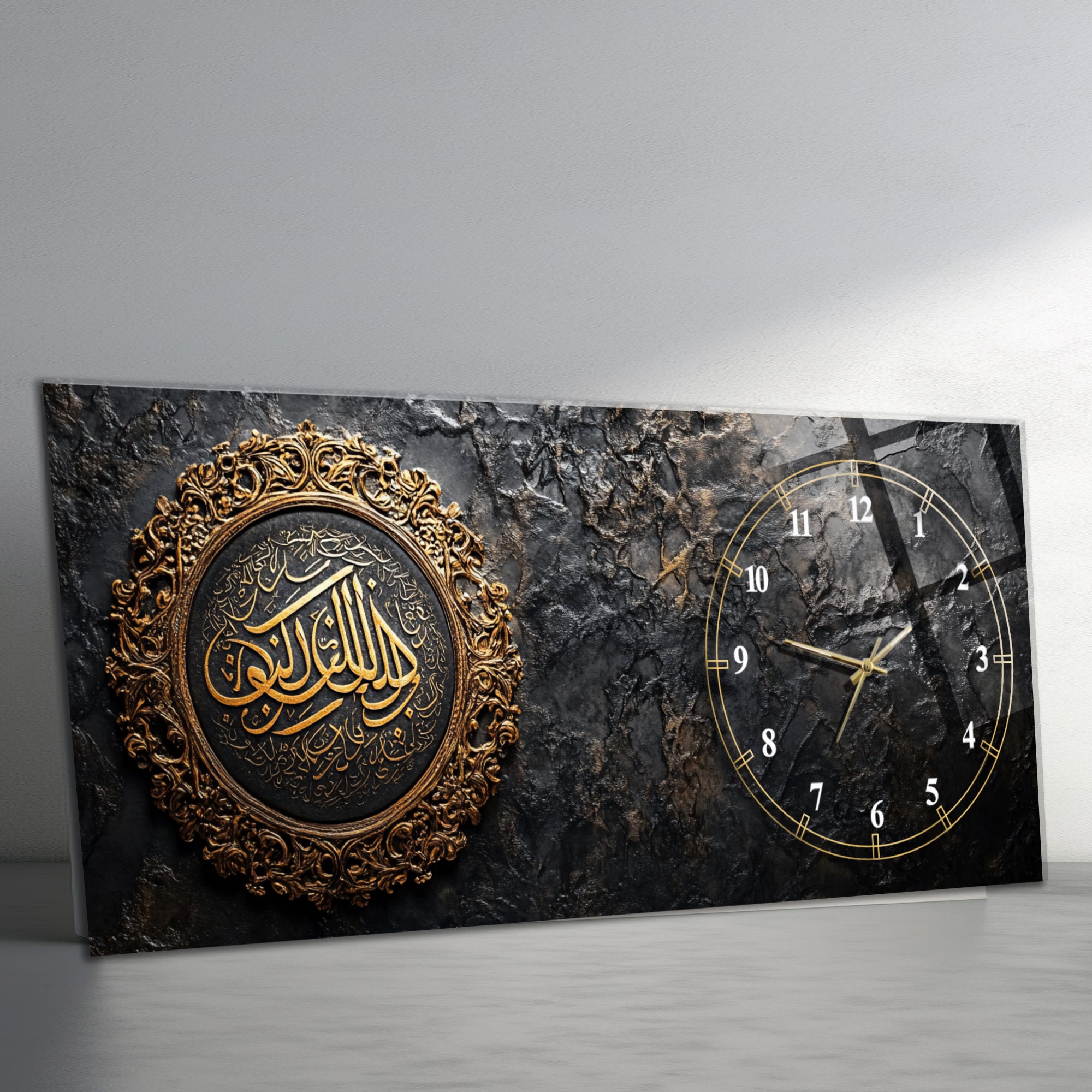 Temperli Cam İslami Duvar Saati – Bismillahirrahmânirrahîm Hat Sanatı, Siyah Mermer Üzeri Altın Tasarım