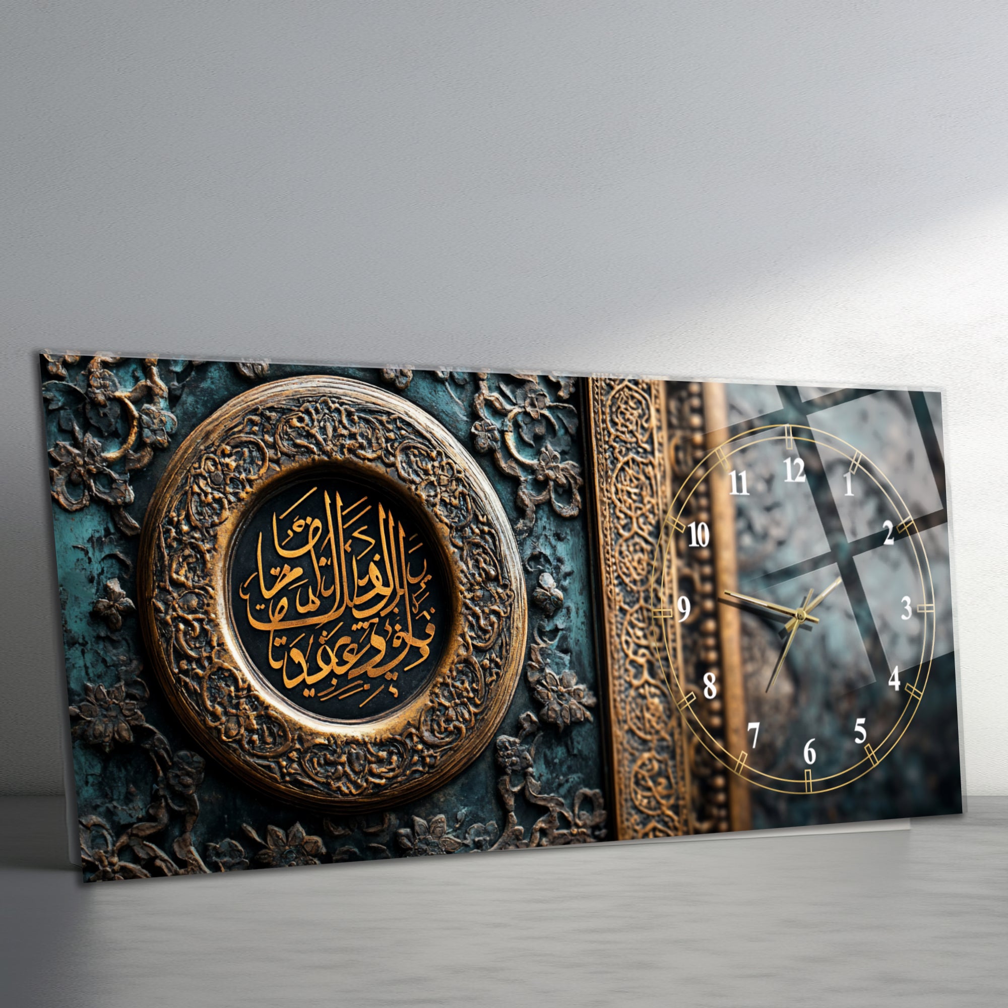 emperli Cam İslami Duvar Saati – Ni’mel Fâtihu Allahu, Ni’mel Qâidu Muhammedun Hat Sanatı