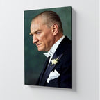 Atatürk Temalı Temperli Cam Duvar Tablosu – Premium UV Baskı, Modern & Şık Dekor