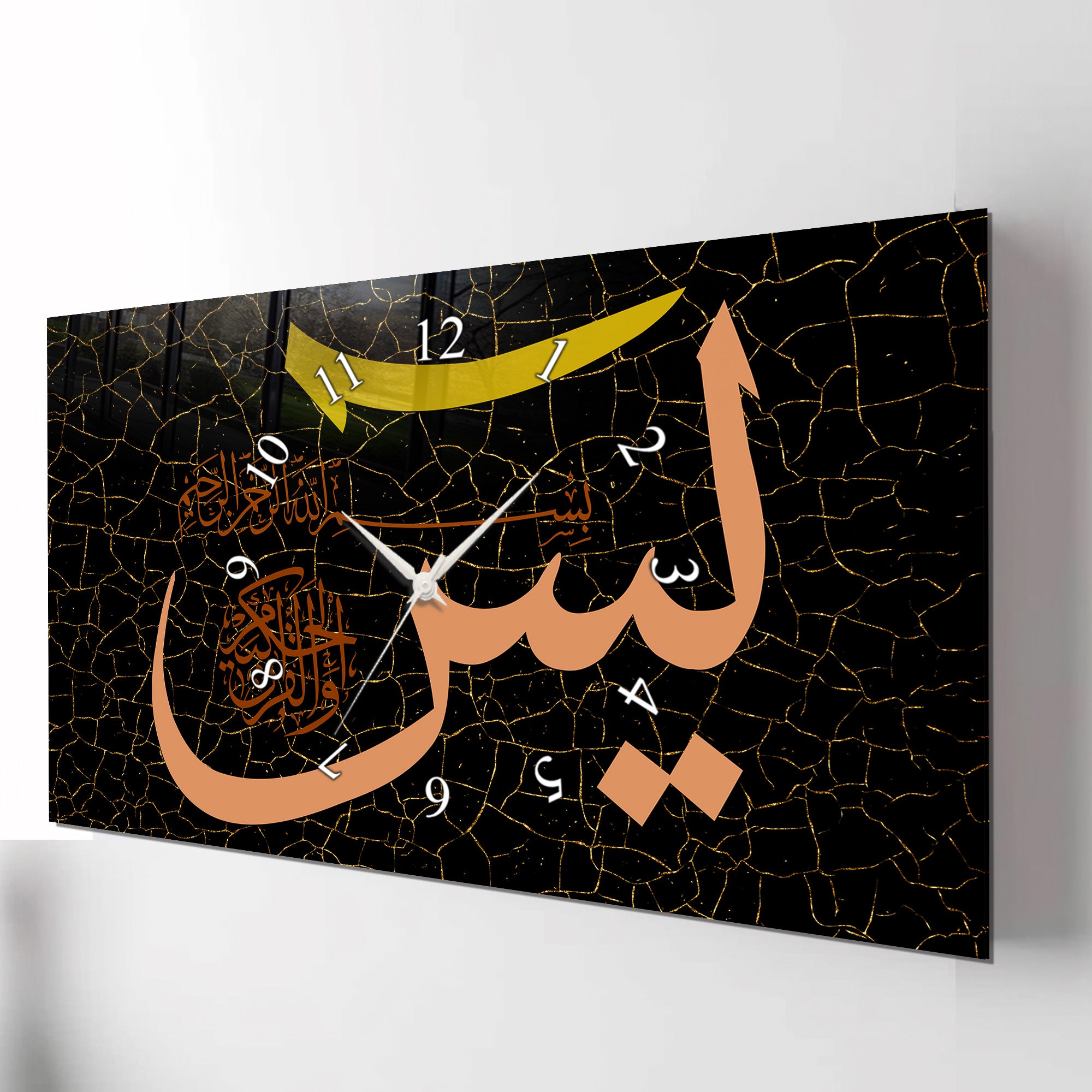 Temperlenmiş Cam İslami Duvar Saati – “Yâ Sîn” Hat Sanatı, Siyah Altın Modern Dekor