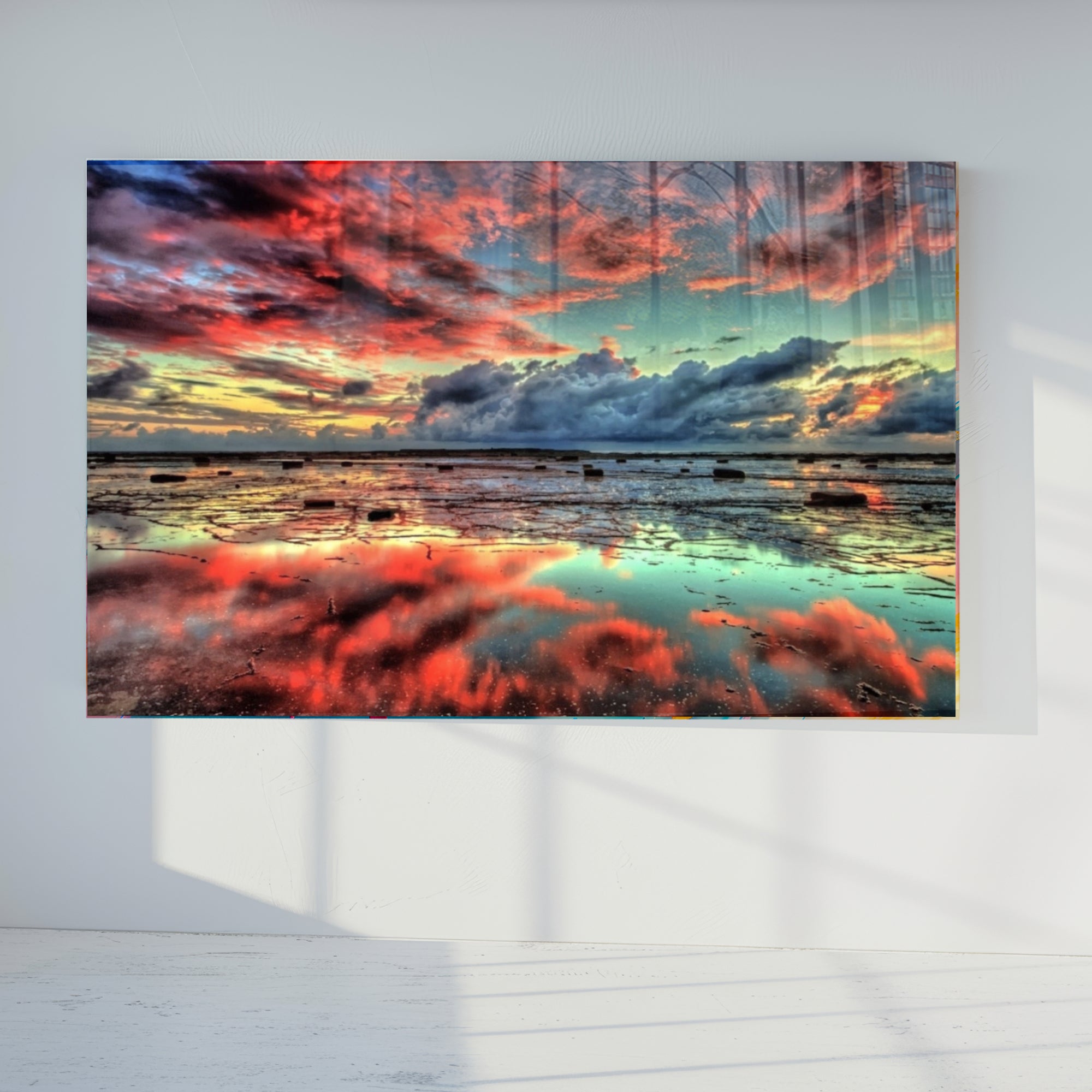 Kırmızı ve Mavi Gün Batımı Yansımalı Cam Tablo – Modern Manzara Duvar Dekoru