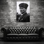 Atatürk Temalı Temperli Cam Duvar Tablosu – Premium UV Baskı, Modern & Şık Dekor