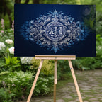 İslami Hat Sanatı Temperli Cam Tablo – “Lillâhi Darruke Min Fetâ” (Allah Seni Ne Güzel Yiğit Yaratmış) Lacivert & Gümüş Modern Dini Dekor, Premium UV Baskı